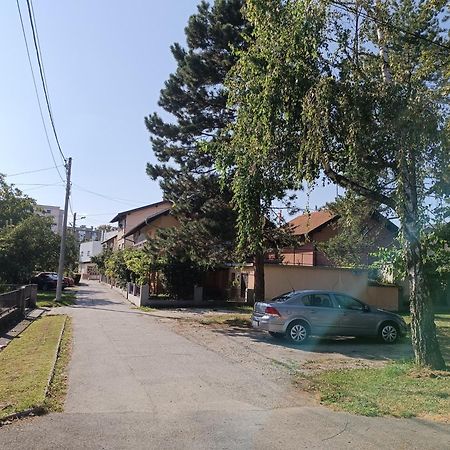 Cozy 1-Bdrm Apt In Dubec, Ideal For Work Or Study Sesvete Buitenkant foto