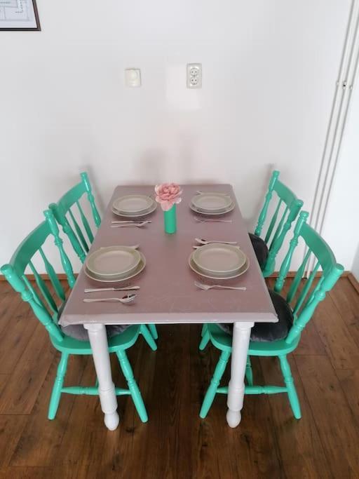 Cozy 1-Bdrm Apt In Dubec, Ideal For Work Or Study Sesvete Buitenkant foto