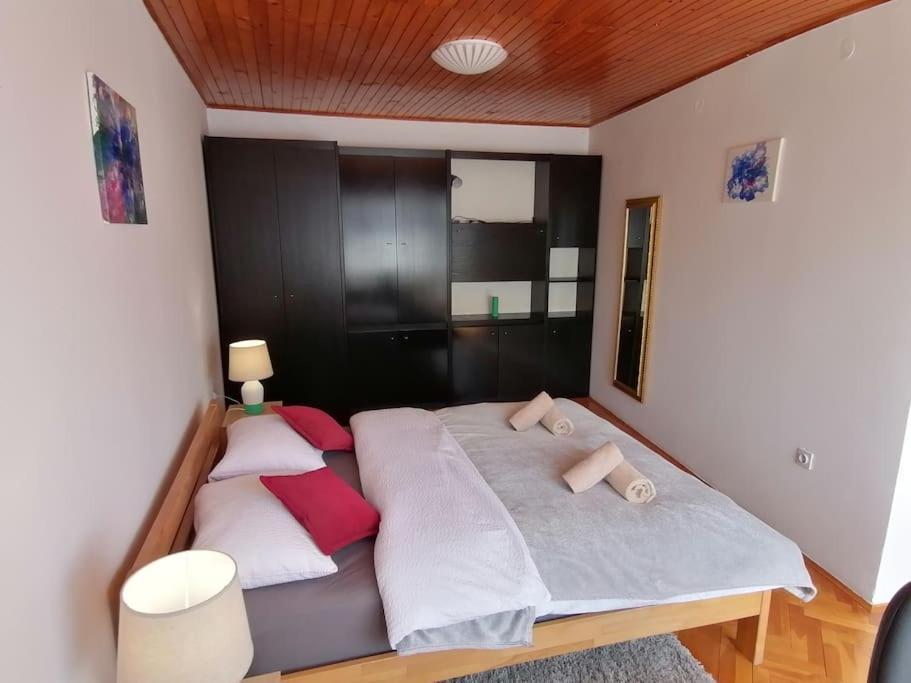 Cozy 1-Bdrm Apt In Dubec, Ideal For Work Or Study Sesvete Buitenkant foto