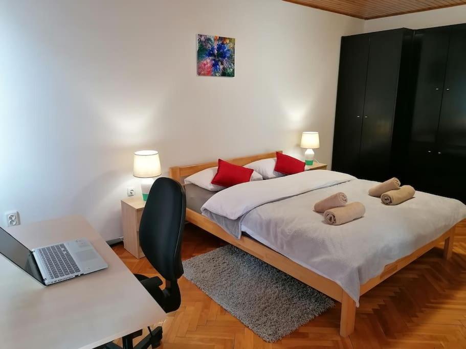 Cozy 1-Bdrm Apt In Dubec, Ideal For Work Or Study Sesvete Buitenkant foto